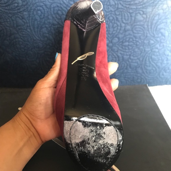 B Brian Atwood
Blayne Peep Toe Pump - Picture 6 of 6